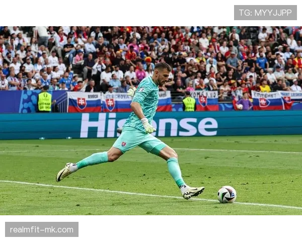 贝林厄姆攻防一体能力解析：全能中场属性是否达到顶级